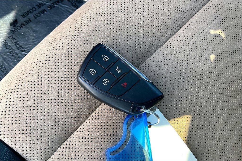 Used 2025 Chevrolet Equinox ACTIV w/ Safety and Technology Package AWD/4WD image 35