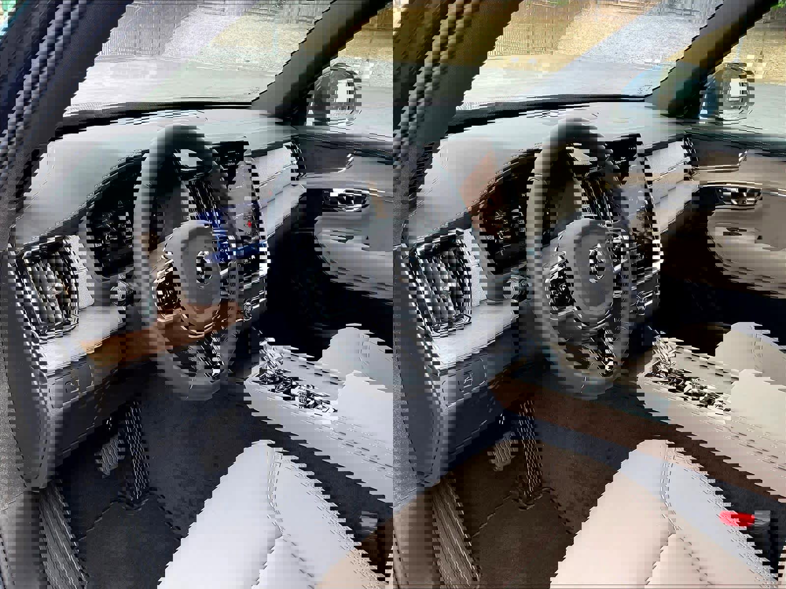 New 2026 Volvo XC90 B5 Core AWD/4WD image 8