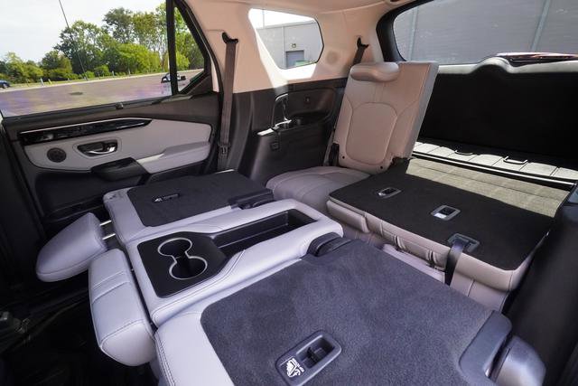 Used 2025 Honda Pilot Touring image 25