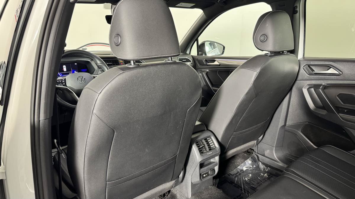 Used 2023 Volkswagen Tiguan SE R-Line AWD/4WD image 29