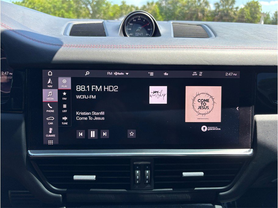 Used 2021 Porsche Cayenne GTS w/ Premium Package image 34