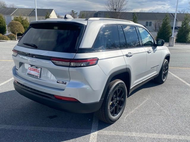 New 2025 Jeep Grand Cherokee Altitude image 8