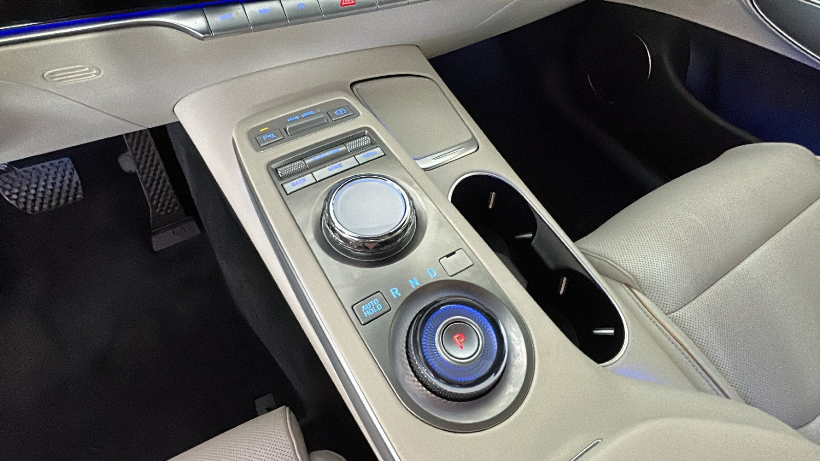 Used 2025 Genesis Electrified GV70 w/ Prestige Package AWD/4WD image 26