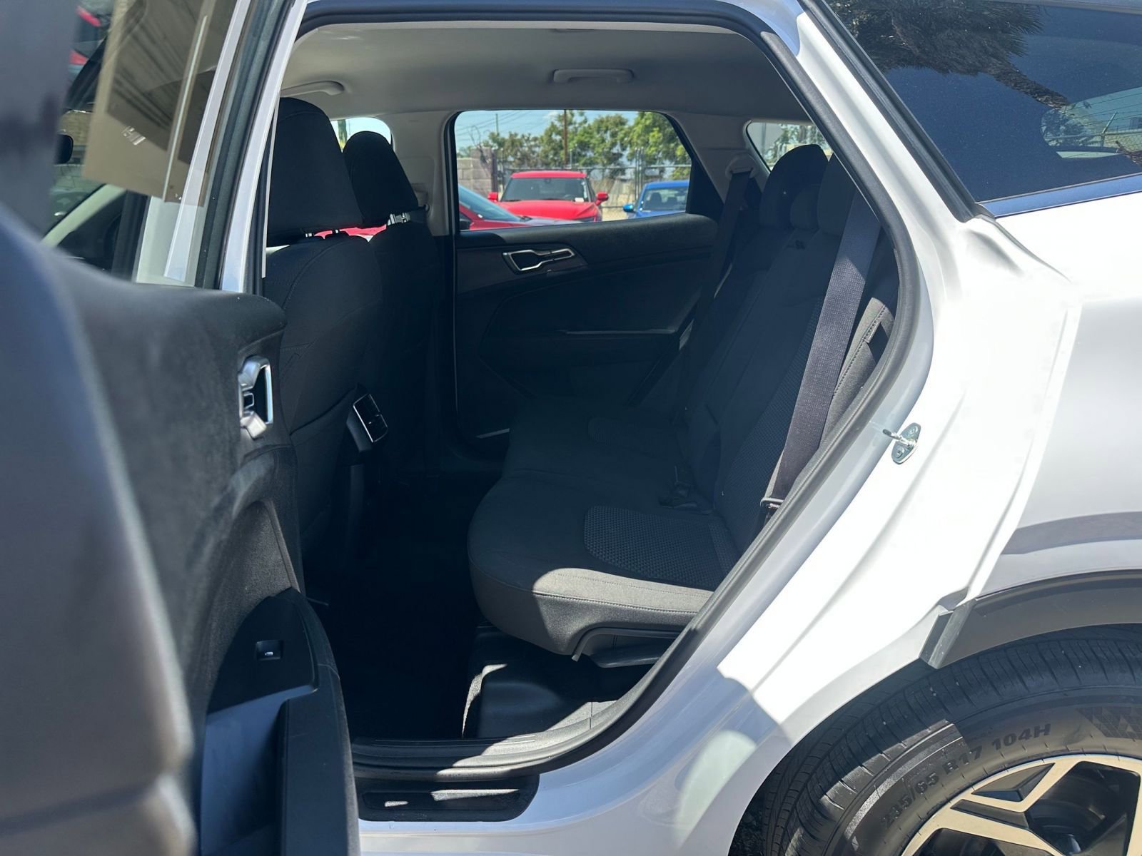 Used 2025 Kia Sportage LX FWD image 24