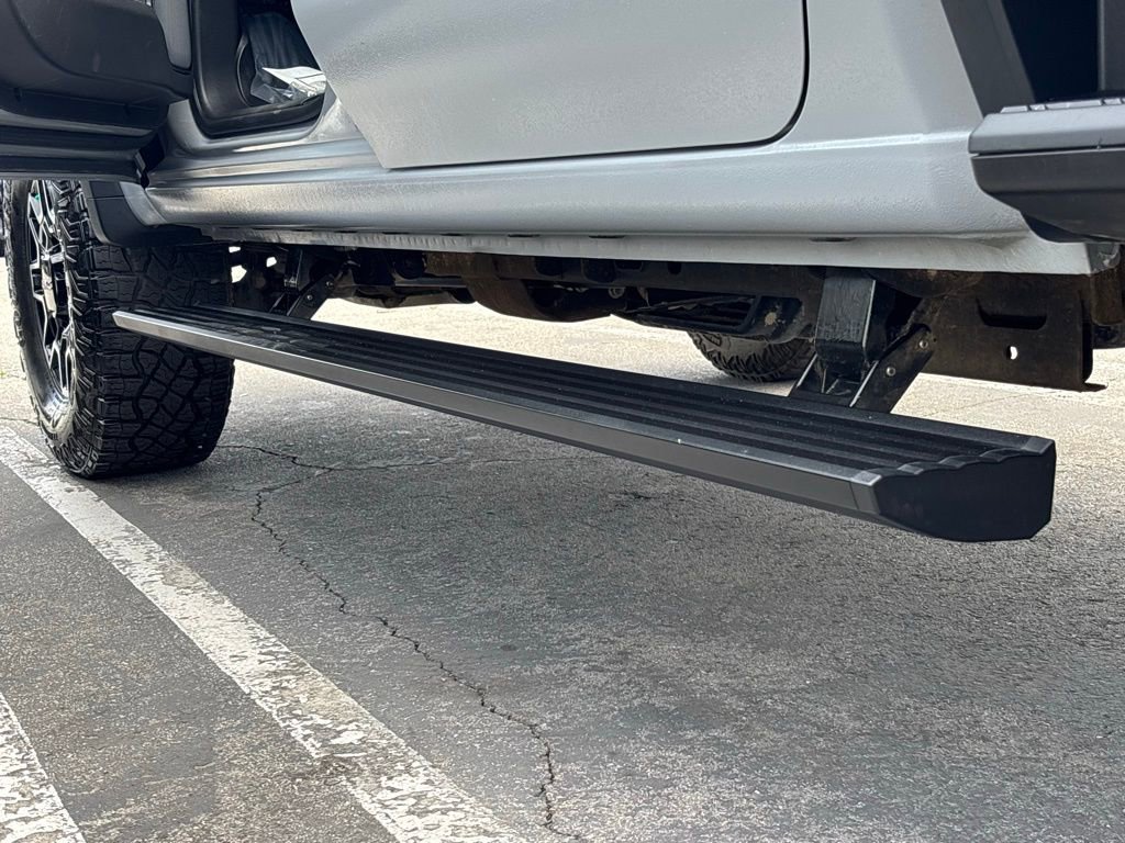 Used 2025 GMC Sierra 2500 AT4X image 11