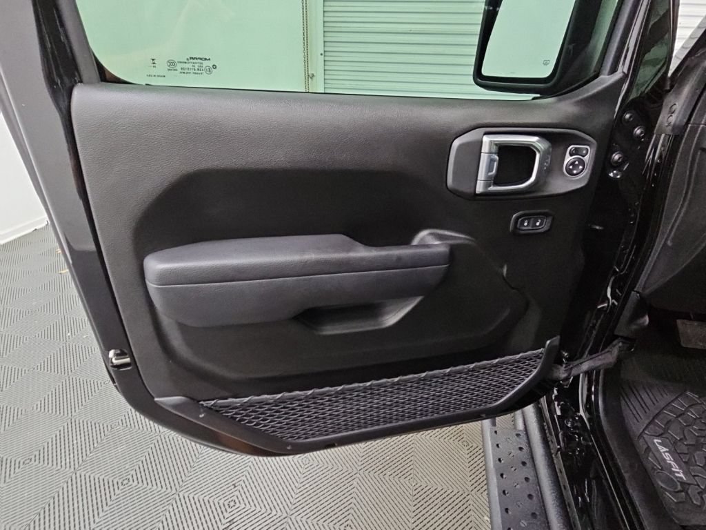 Used 2025 Jeep Gladiator Mojave w/ Convenience Group AWD/4WD image 31