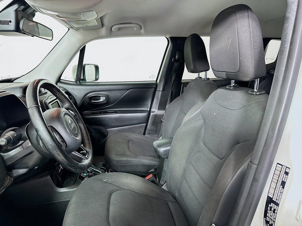 Used 2017 Jeep Renegade Altitude FWD image 8