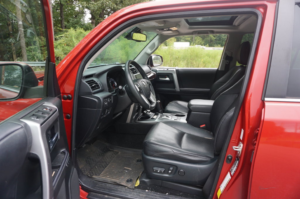 Used 2022 Toyota 4Runner Limited AWD/4WD image 2