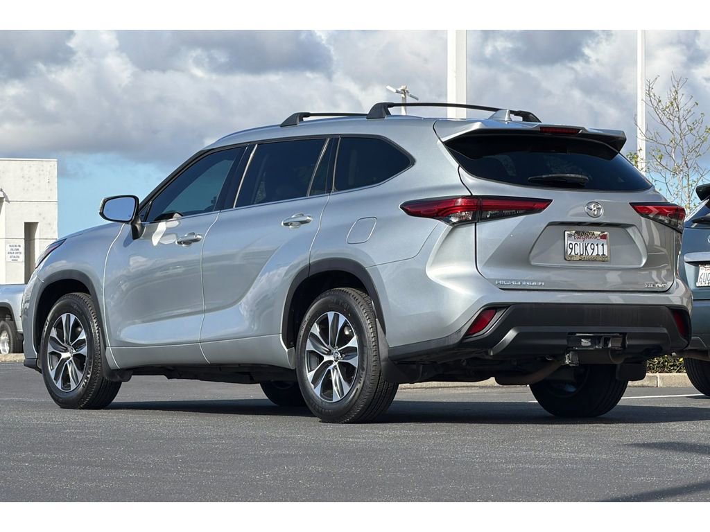 Used 2020 Toyota Highlander XLE image 6