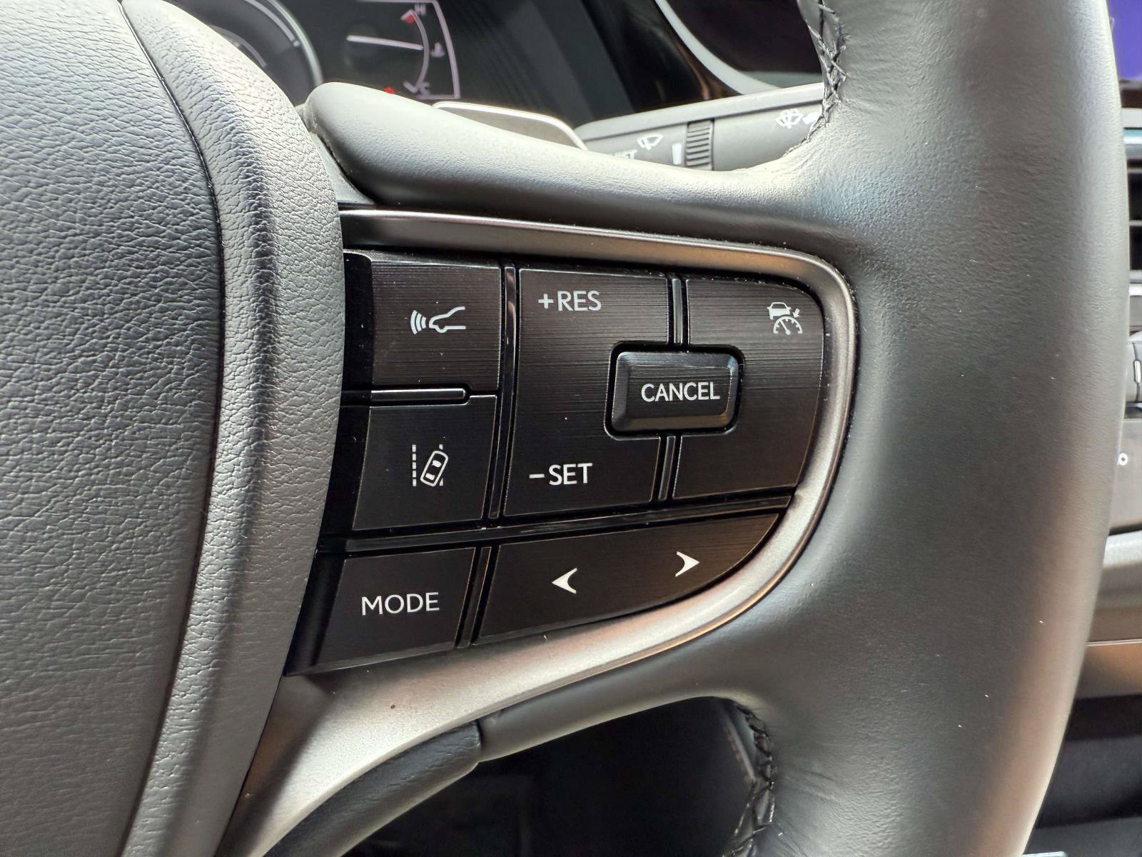 Used 2024 Lexus ES 300h w/ Premium Package FWD image 21