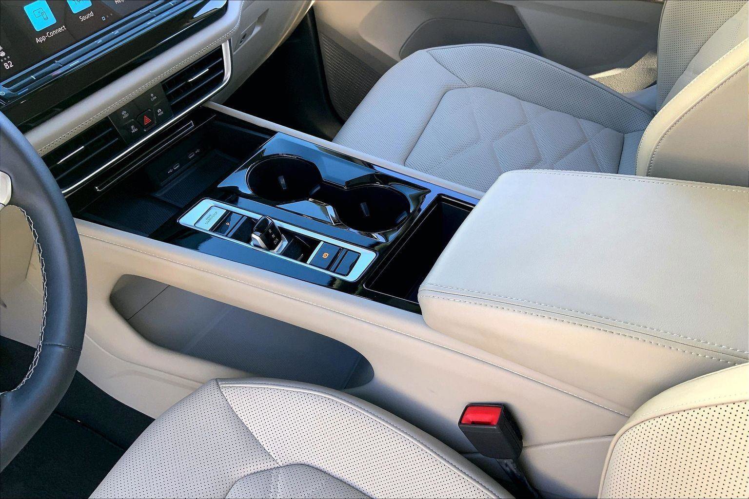 Used 2024 Volkswagen Atlas SE image 14