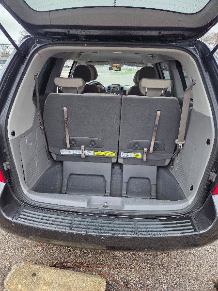 Used 2014 Kia Sedona LX image 11