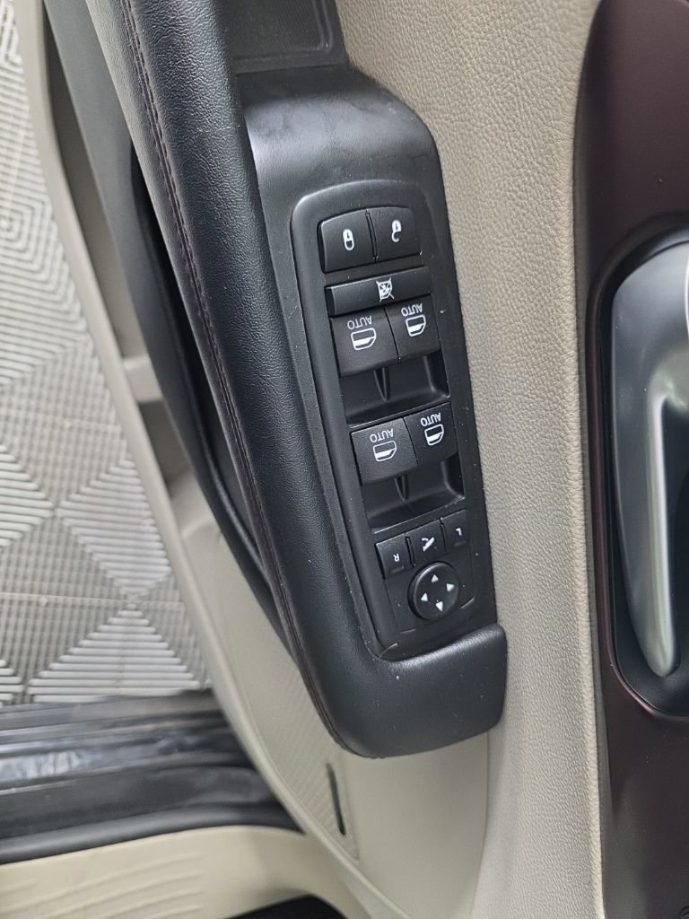 Used 2017 Chrysler Pacifica Limited image 14