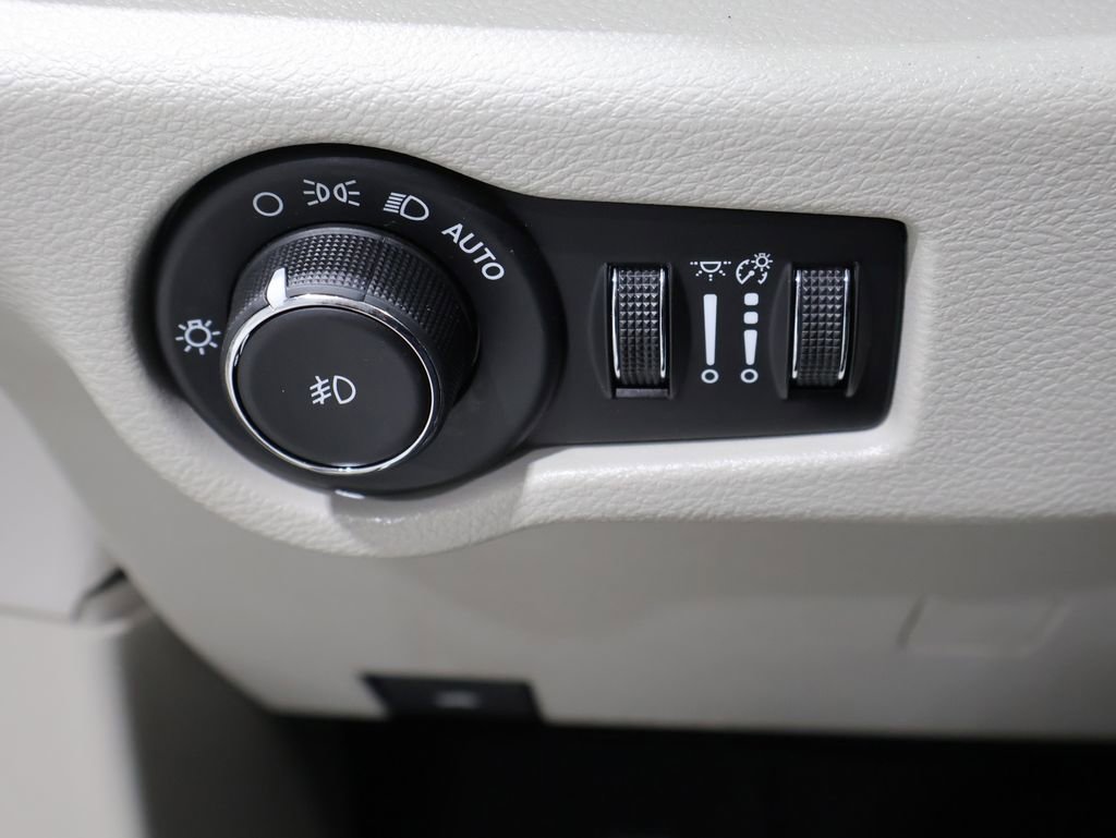 Used 2018 Chrysler Pacifica Touring-L Plus FWD image 31