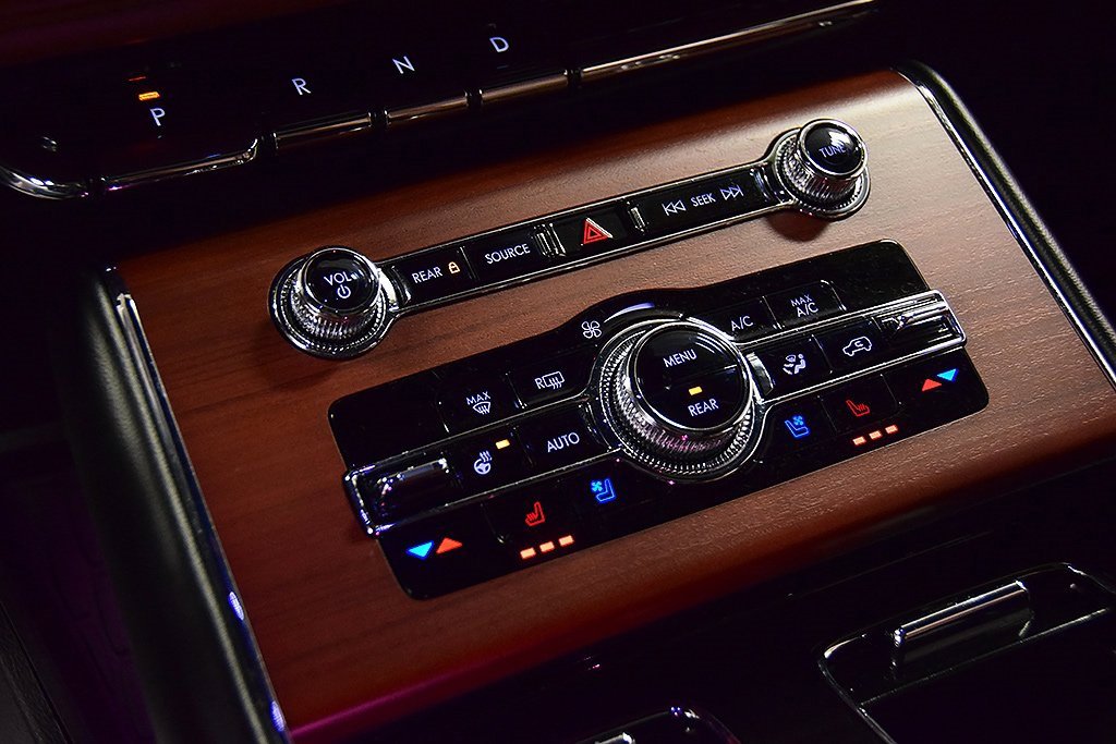 Used 2022 Lincoln Aviator Reserve w/ Equipment Group 201A image 25