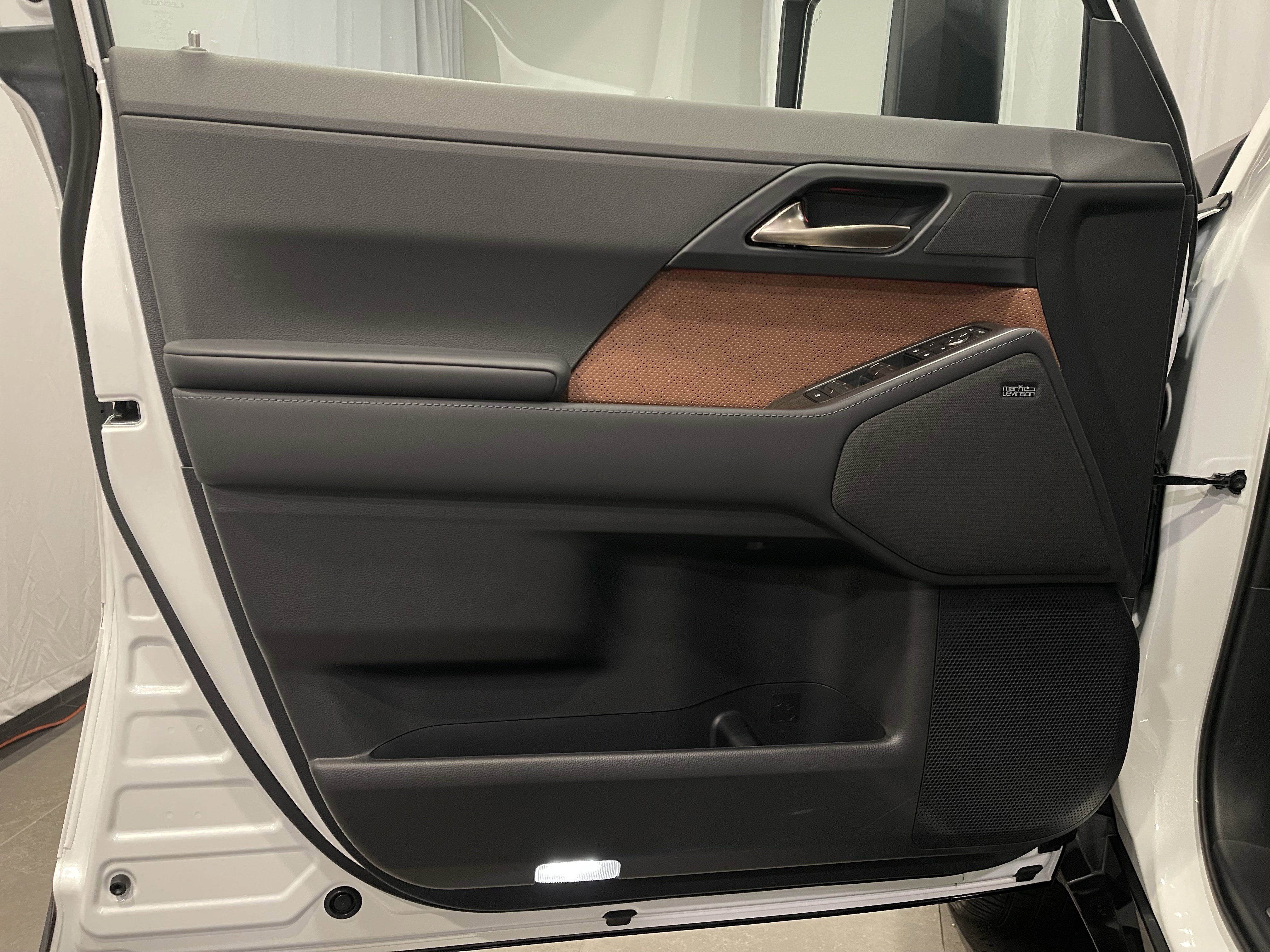 Used 2024 Lexus GX 550 w/ Accessory Package (Z1) image 13