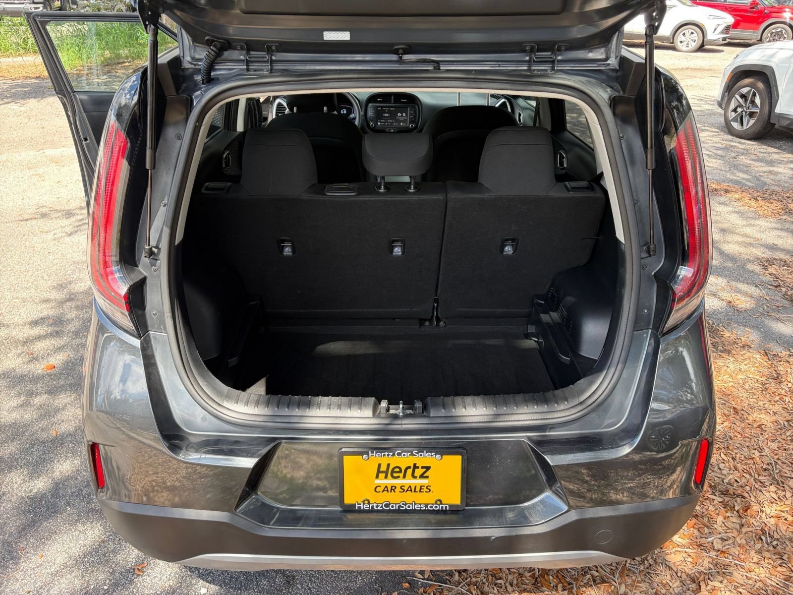Used 2025 Kia Soul LX w/ LX Technology Package FWD image 28