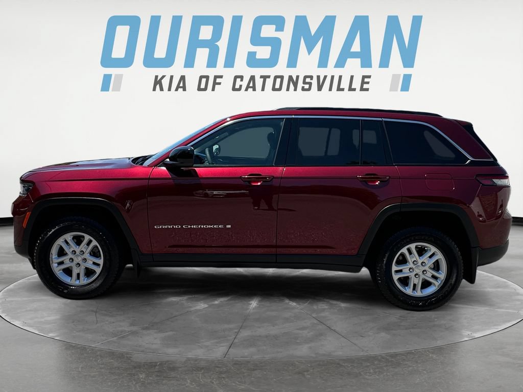 Used 2025 Jeep Grand Cherokee Laredo w/ MOPAR Finishing Package AWD/4WD image 3