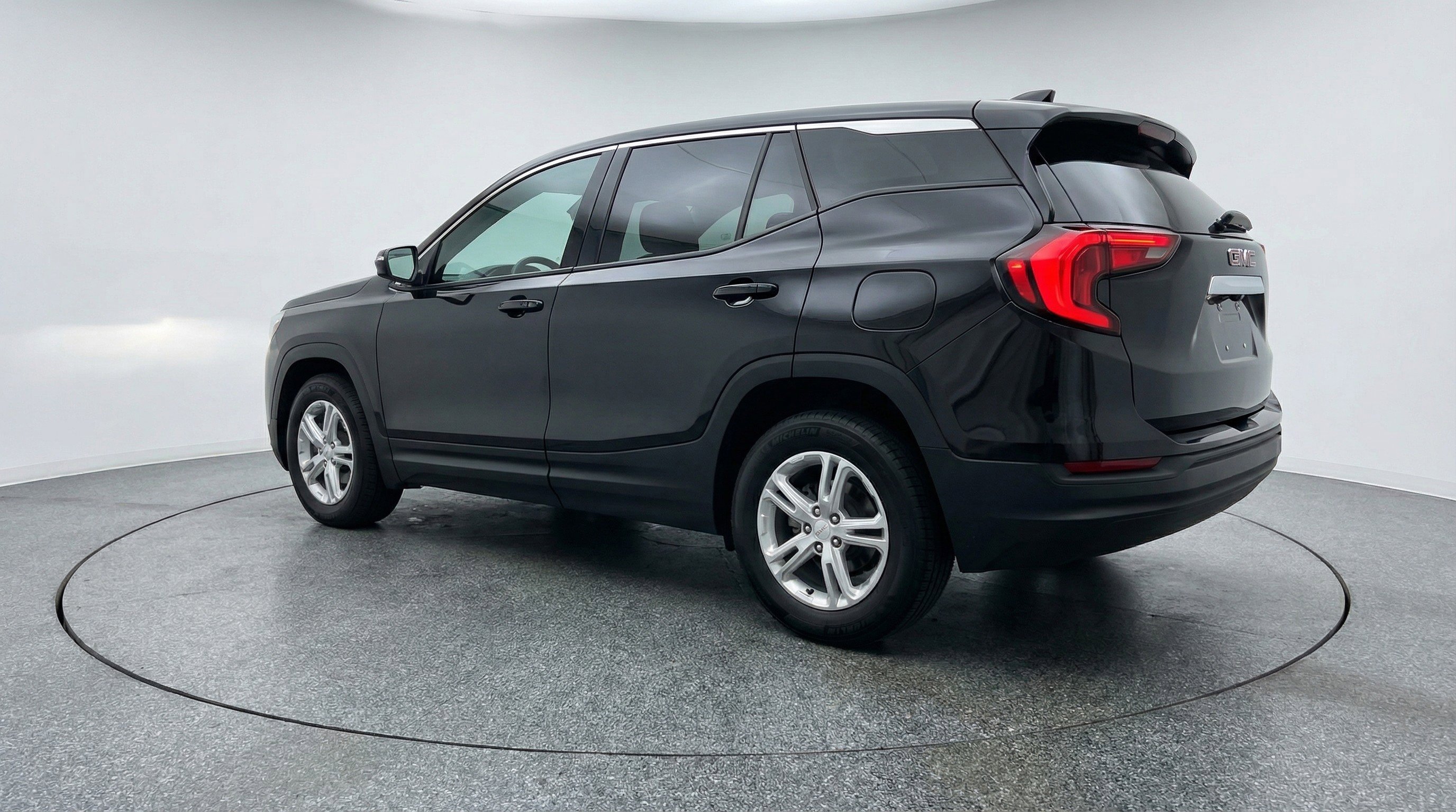 Used 2024 GMC Terrain SLE image 6
