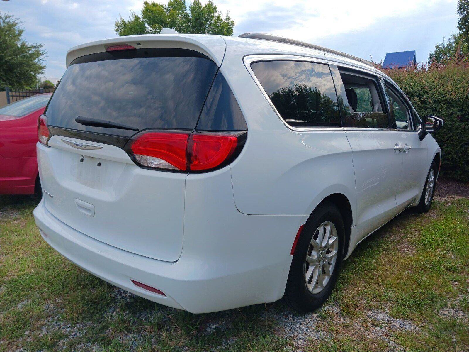 Used 2020 Chrysler Voyager Lxi FWD image 4