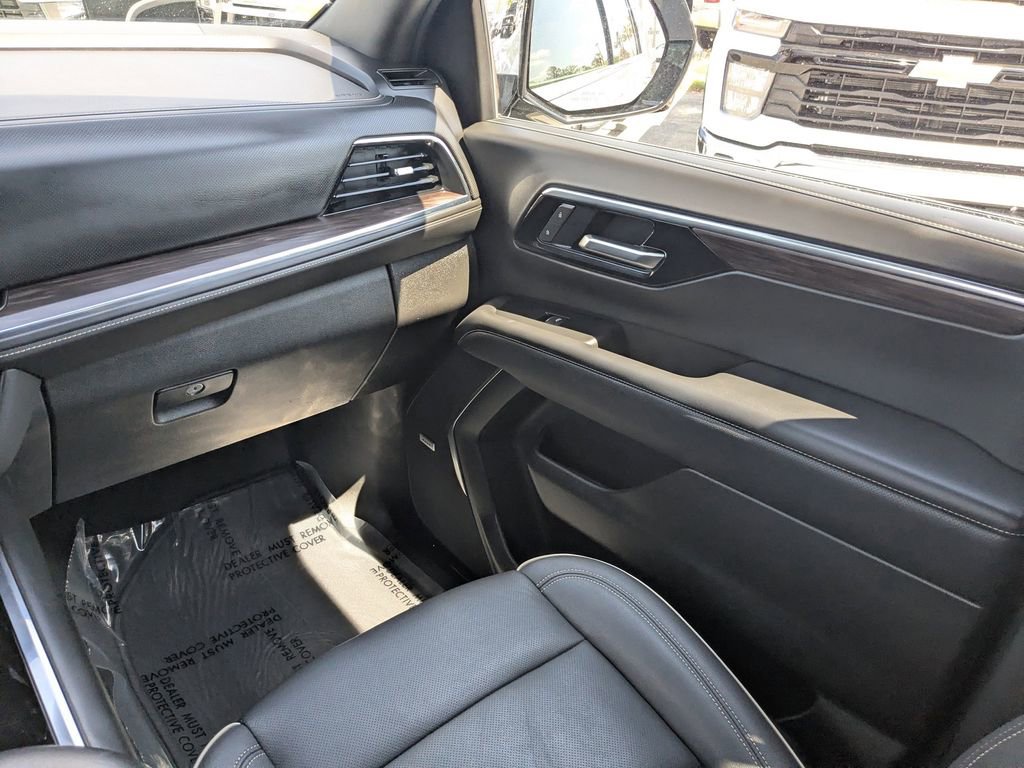 Certified 2025 Chevrolet Suburban Premier RWD image 16