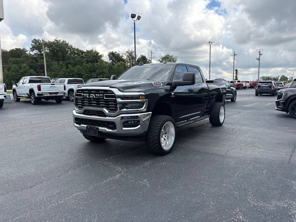 Used 2025 RAM 3500 Tradesman w/ Chrome Appearance Group AWD/4WD image 4