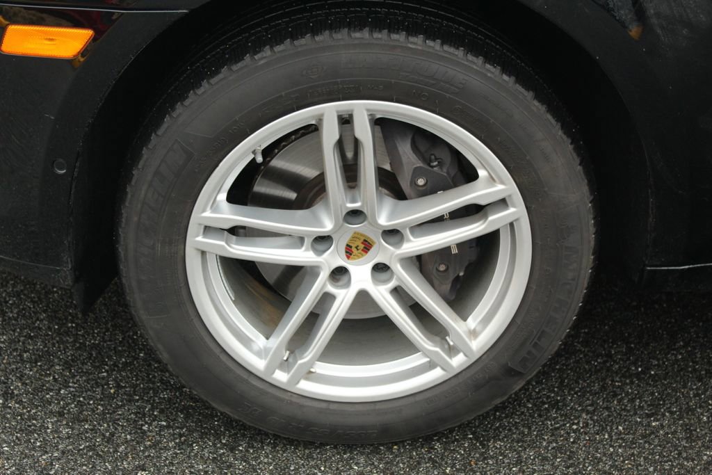 Certified 2025 Porsche Macan image 15