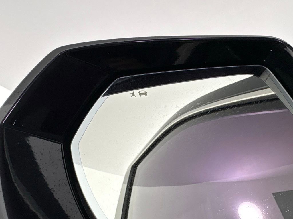 Used 2021 GMC Yukon Denali w/ Denali Premium Package image 16