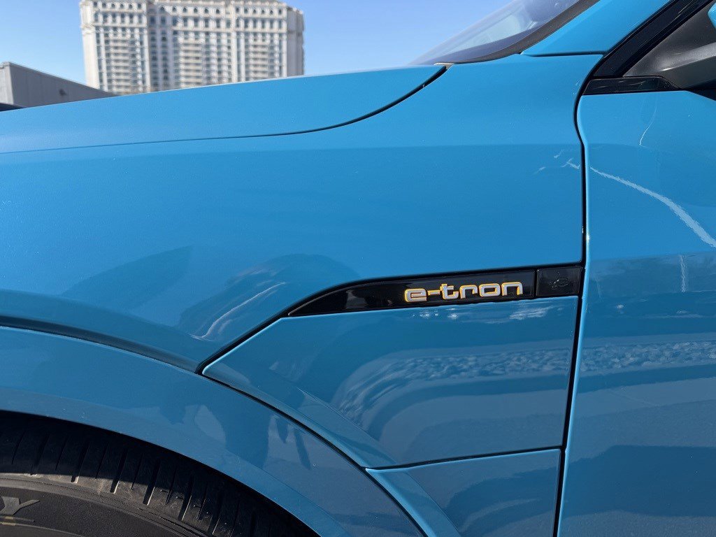 Used 2021 Audi e-tron Prestige w/ Prestige Package image 3