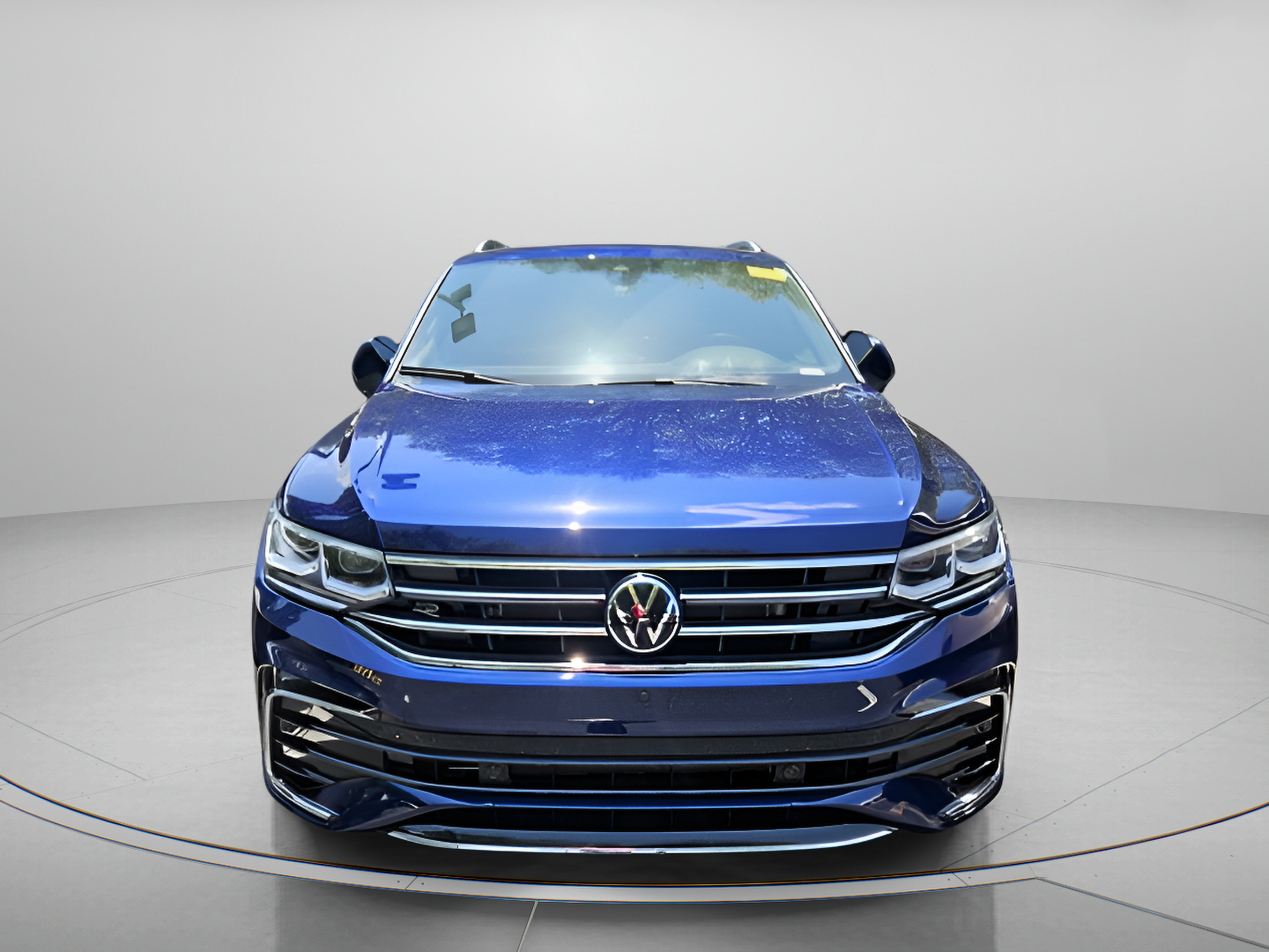 Used 2024 Volkswagen Tiguan SEL R-Line AWD/4WD image 4