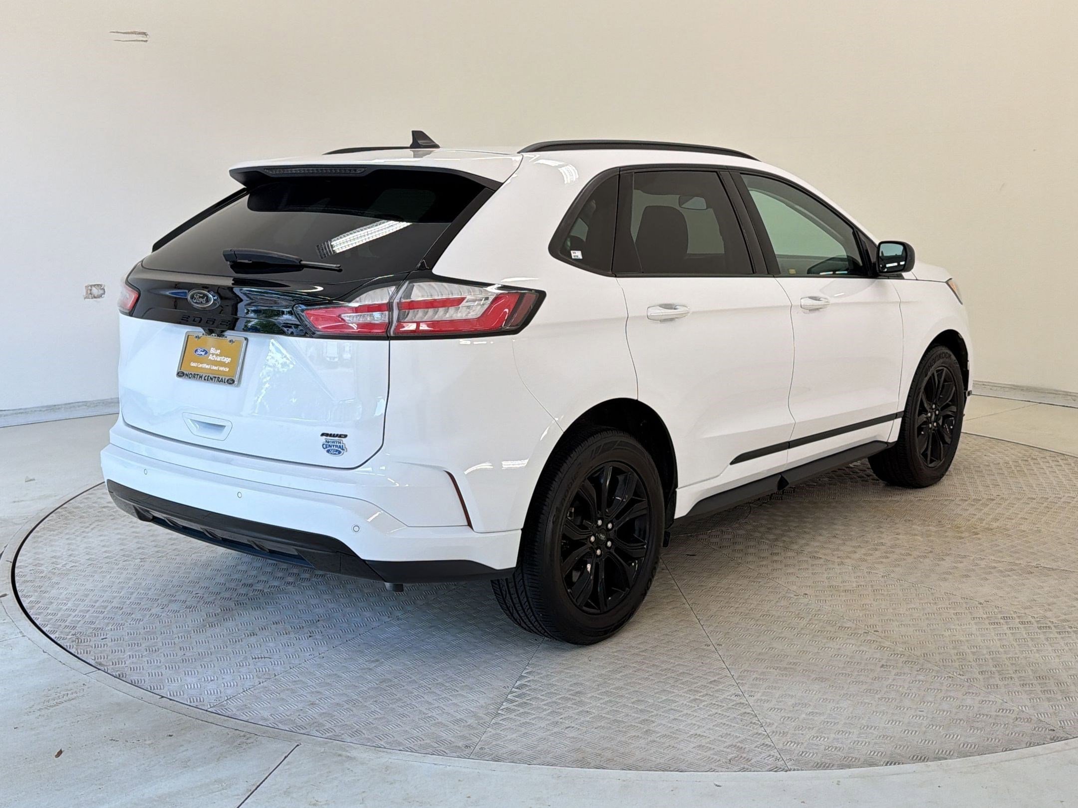 Certified 2024 Ford Edge SE w/ Black Appearance Package image 9