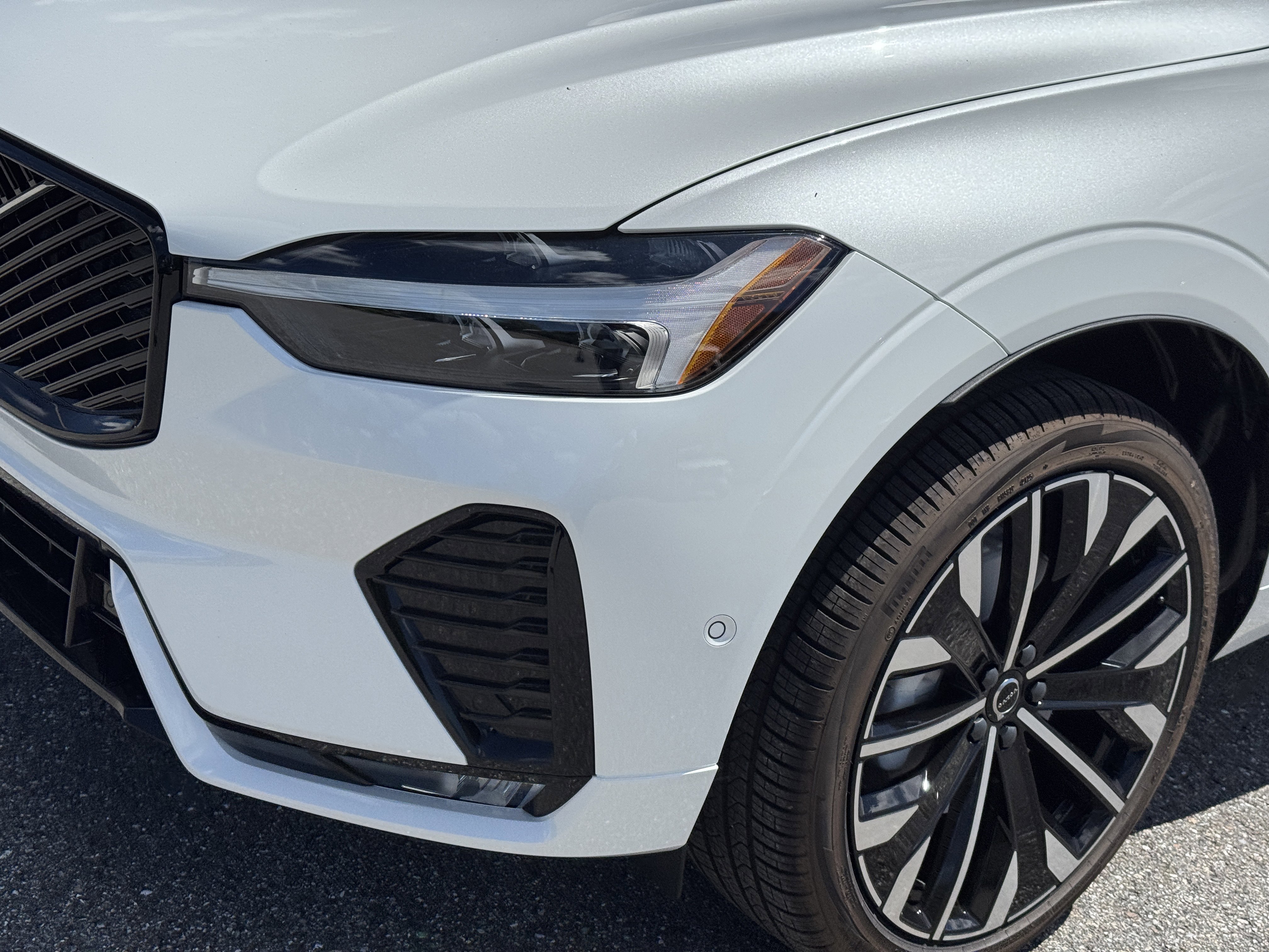 New 2026 Volvo XC60 B5 Ultra w/ Protection Package image 8