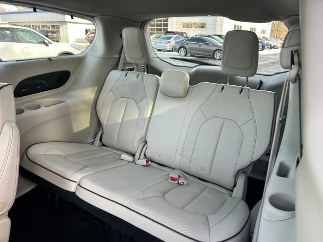 Used 2019 Chrysler Pacifica Limited image 13