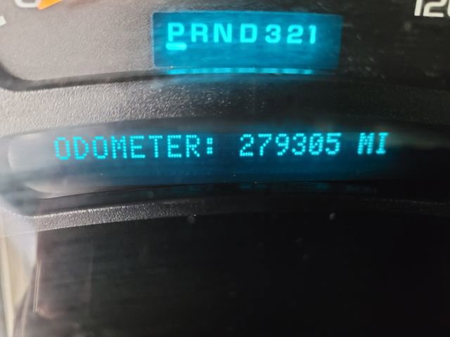 Used 2005 Chevrolet Suburban LS w/ Preferred Equipment Group image 4