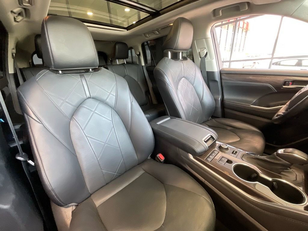 Used 2021 Toyota Highlander Platinum image 20