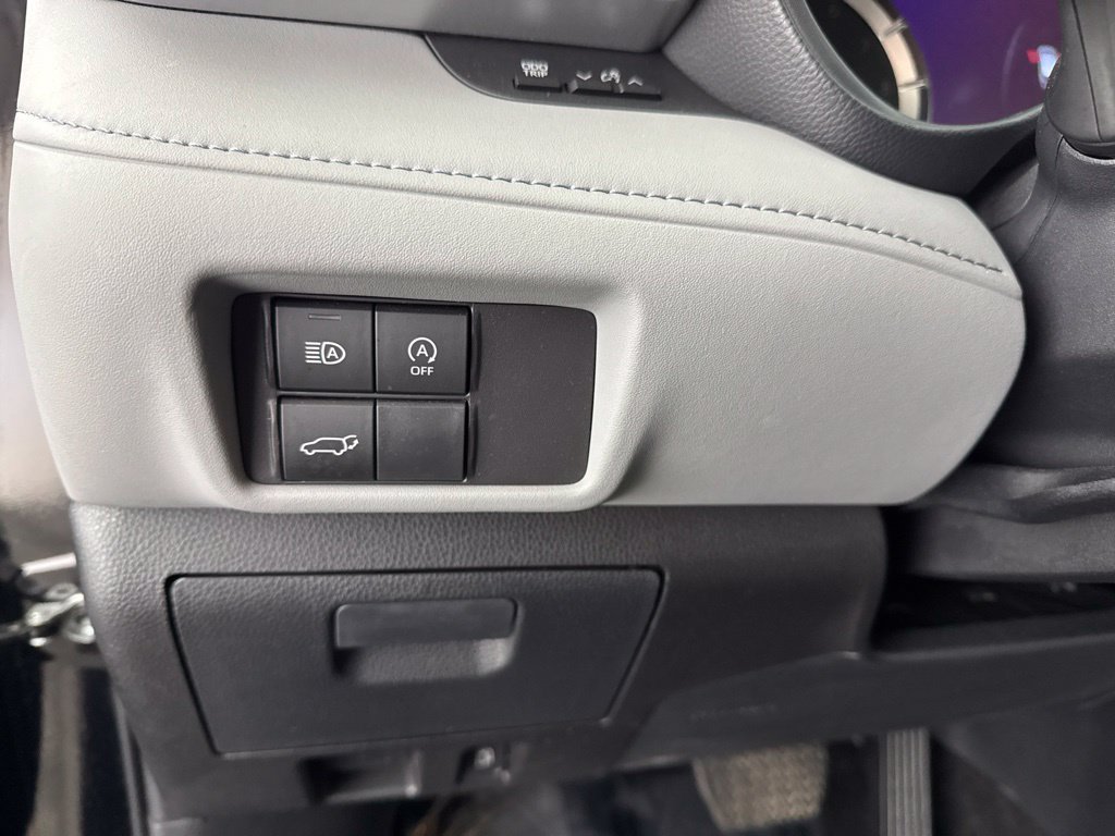 Used 2024 Toyota Highlander LE AWD/4WD image 37
