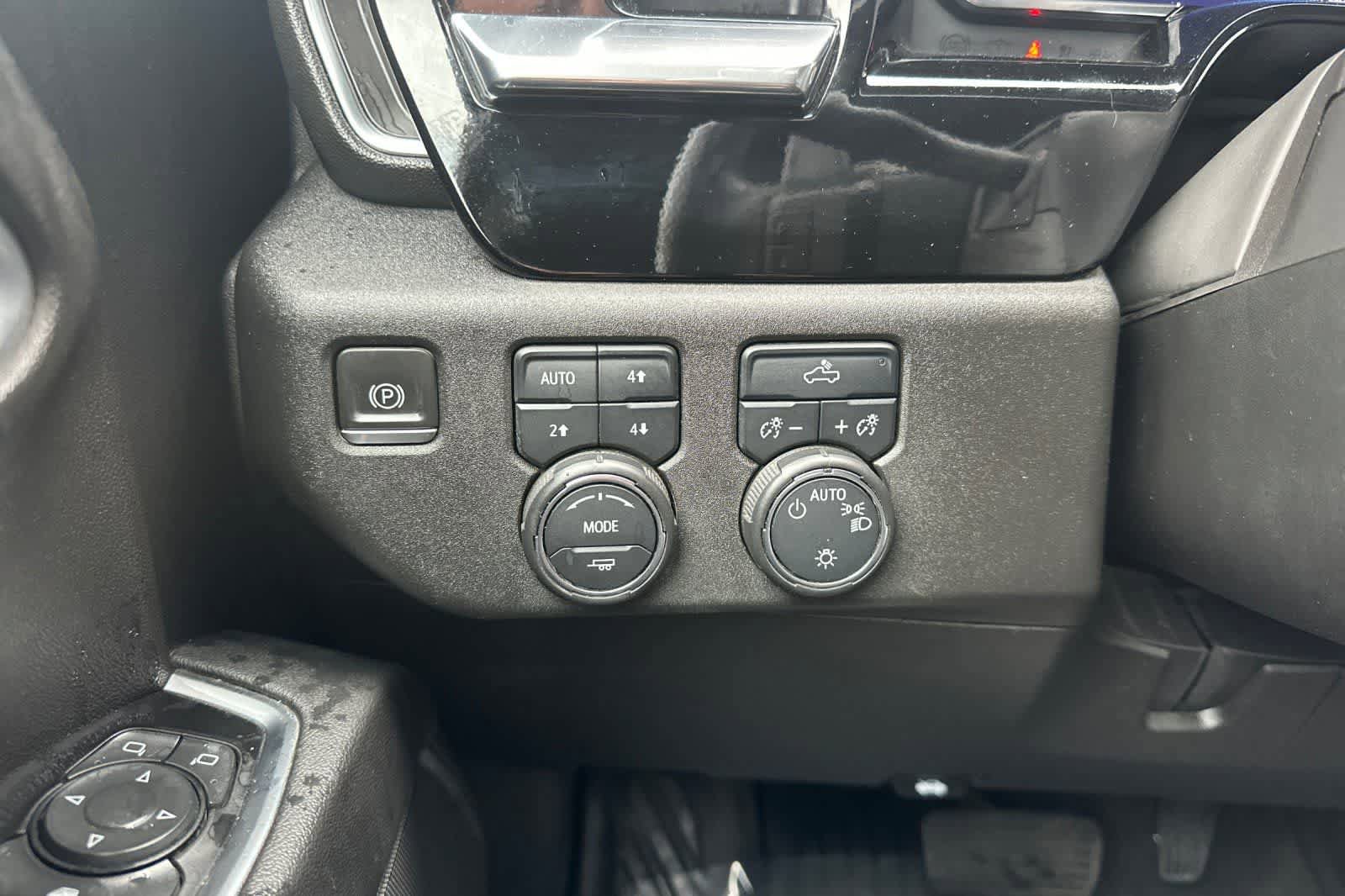Used 2022 Chevrolet Silverado 1500 LT w/ Z71 Off-Road Package AWD/4WD image 29