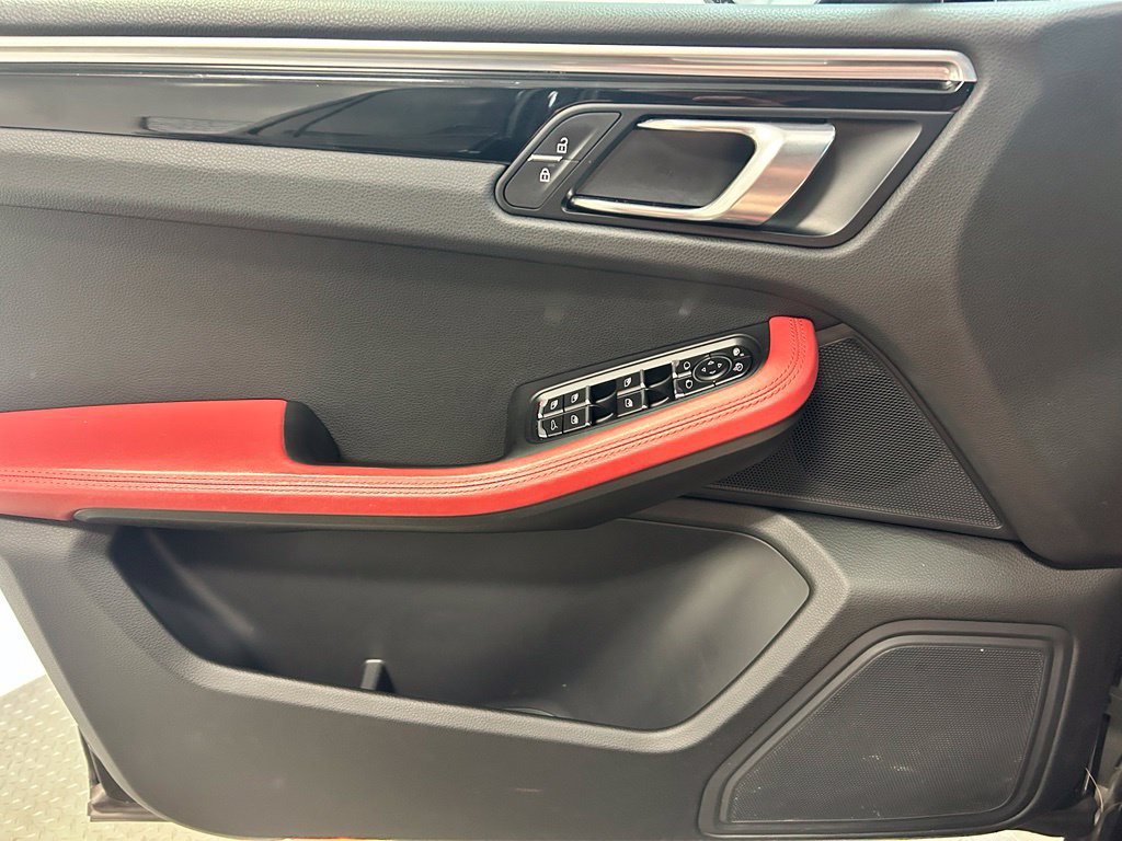 Certified 2021 Porsche Macan AWD/4WD image 6