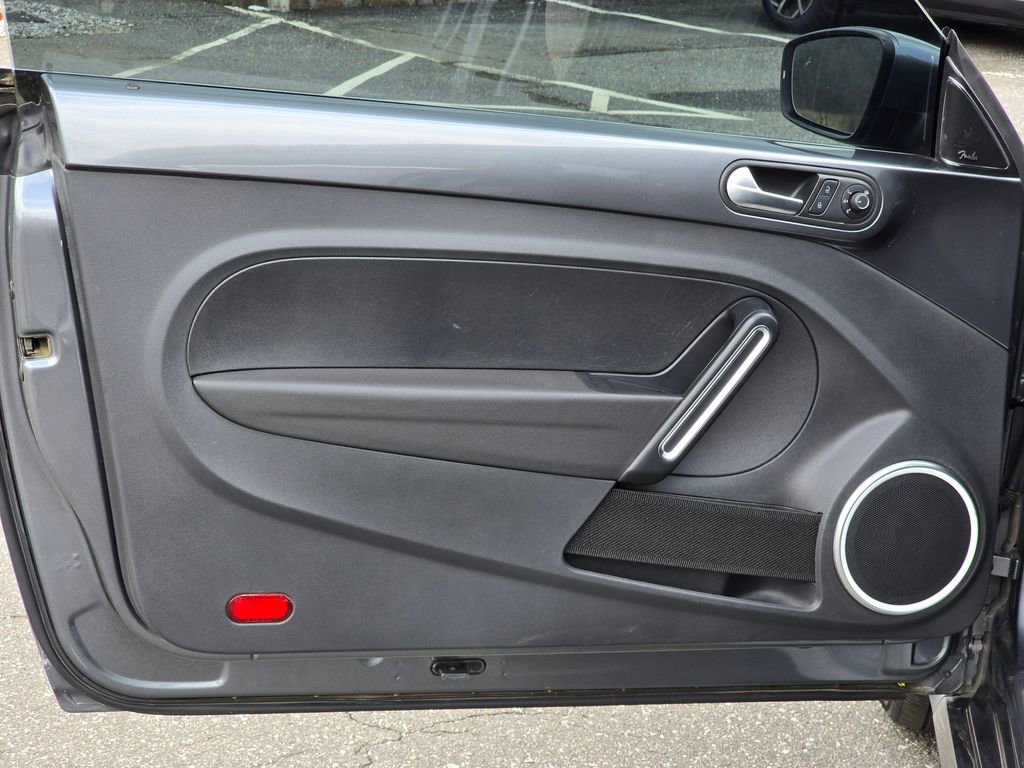 Used 2015 Volkswagen Beetle TDI image 47