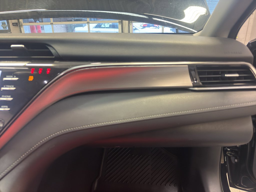 Used 2020 Toyota Camry SE w/ Sunroof Package image 23