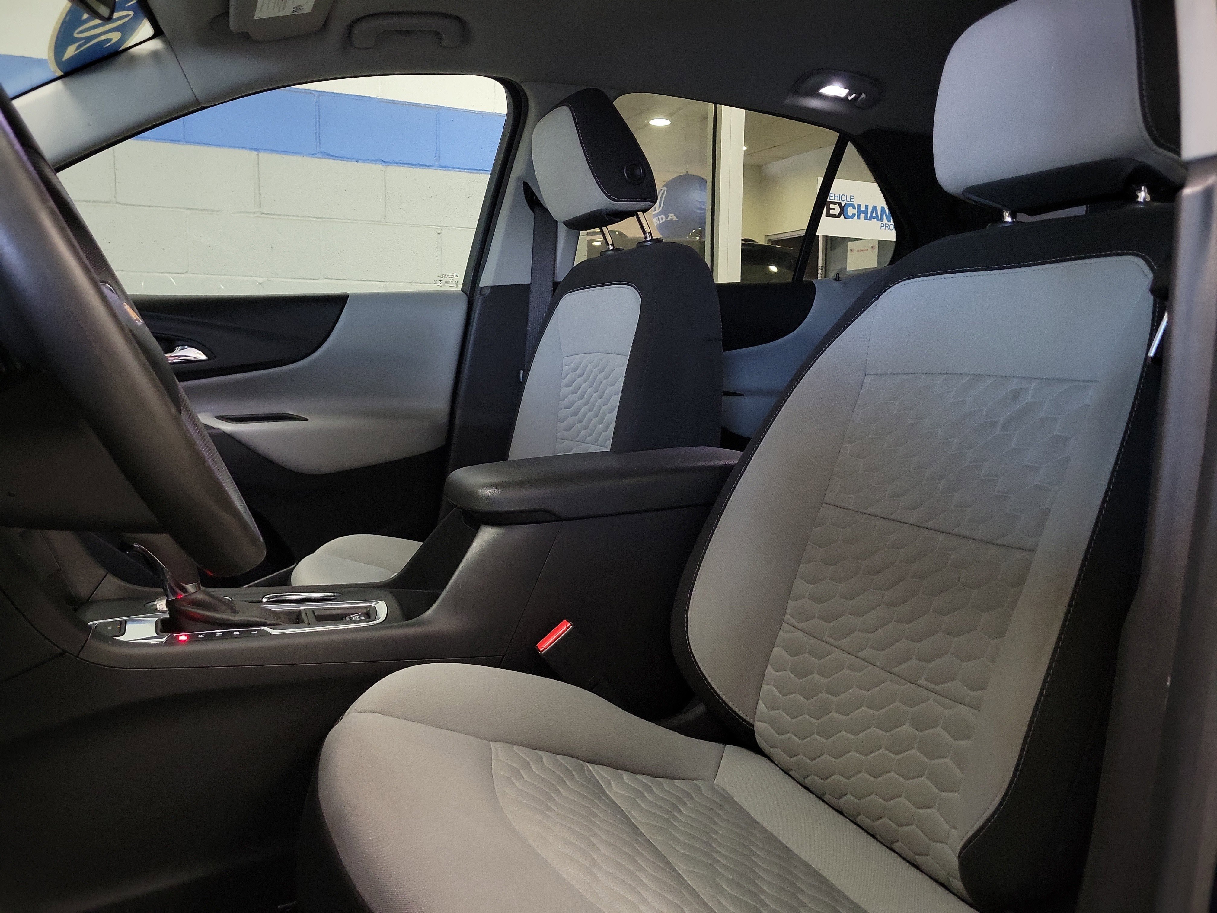 Used 2021 Chevrolet Equinox LS w/ LS Convenience Package image 17