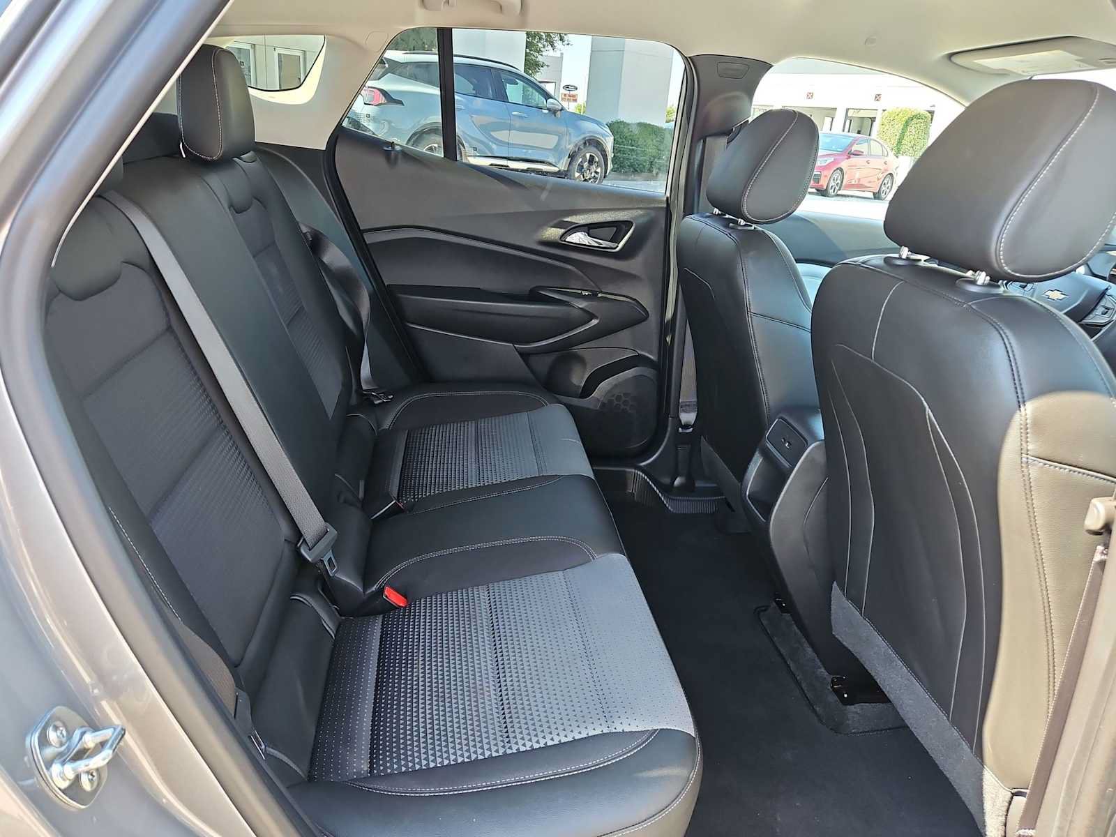 Used 2025 Chevrolet Trax LT FWD image 20