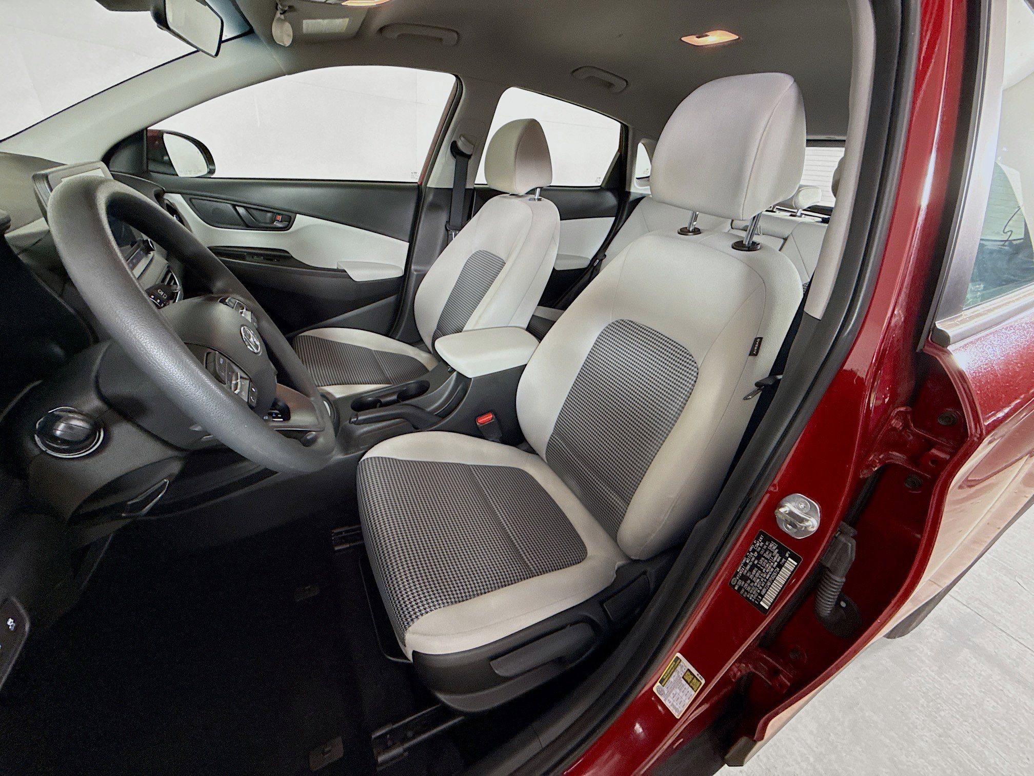 Used 2023 Hyundai Kona SE image 24