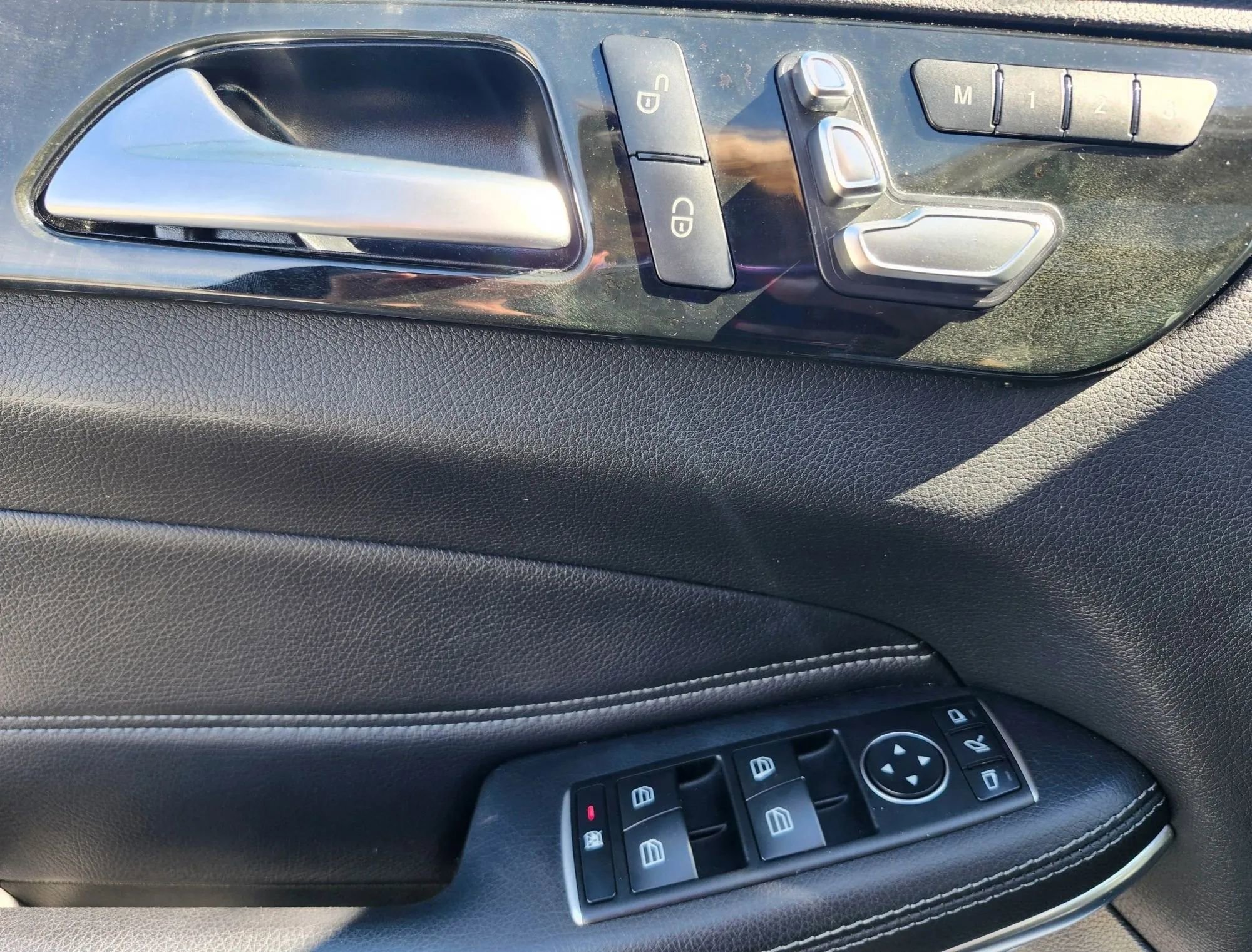 Used 2018 Mercedes-Benz GLS 550 4MATIC image 28