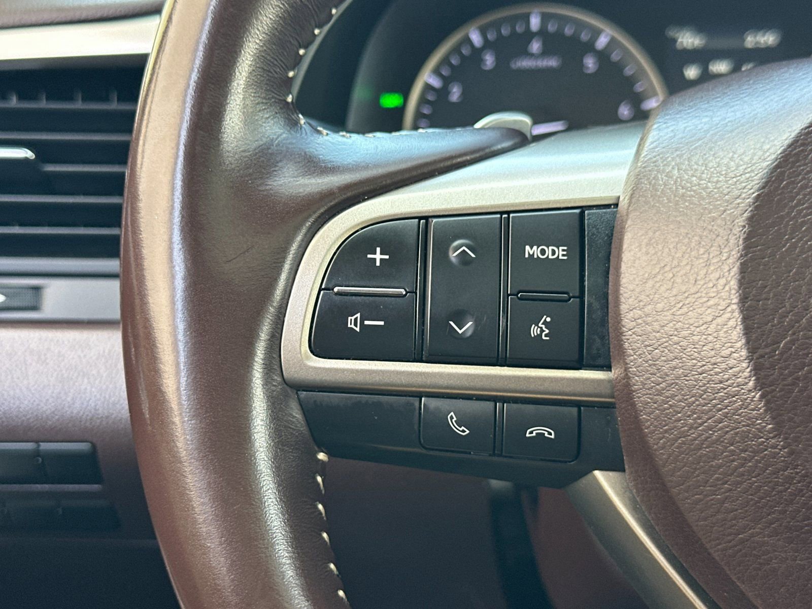 Used 2020 Lexus RX 350L FWD w/ Premium Package image 28