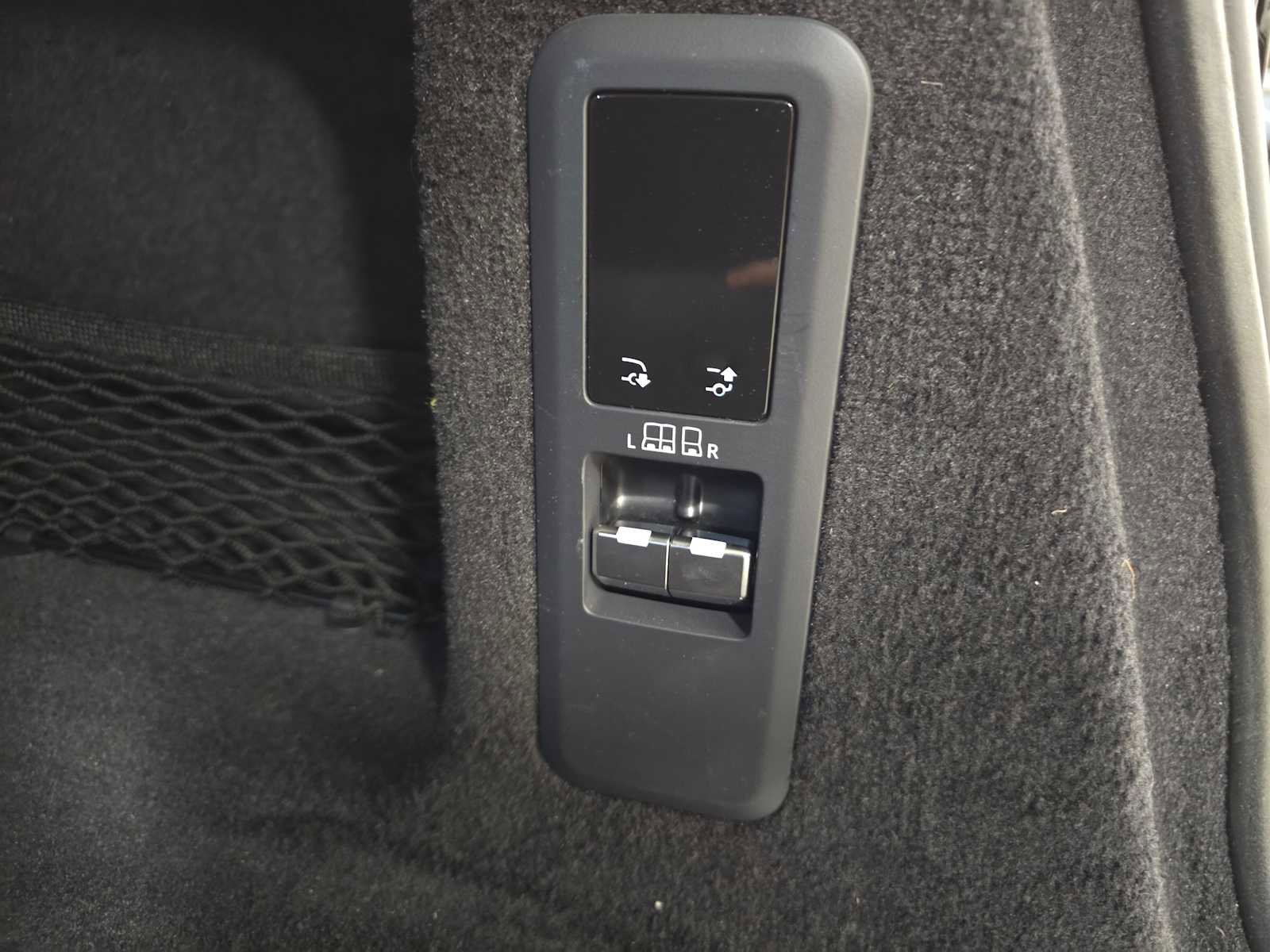 Used 2025 Land Rover Range Rover Sport SE AWD/4WD image 15