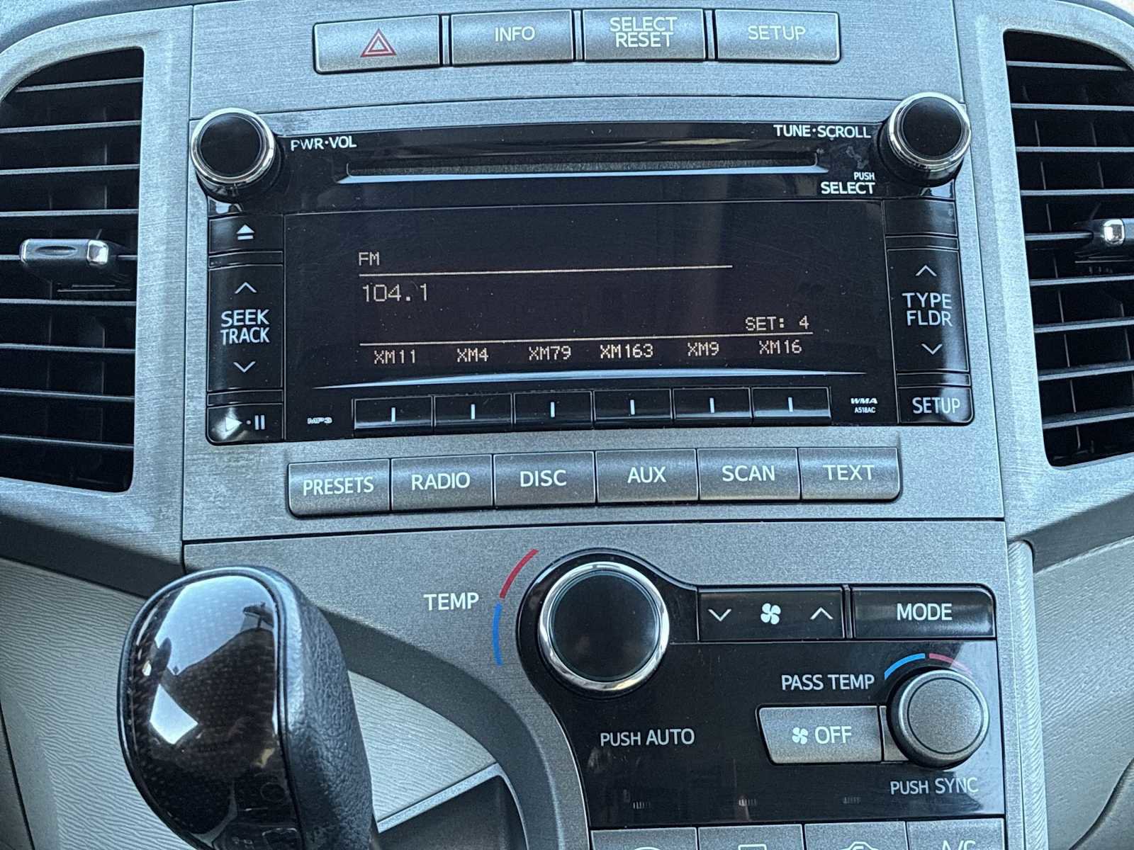 Used 2010 Toyota Venza AWD image 12