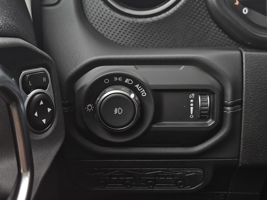 Used 2026 Jeep Wrangler Unlimited Rubicon AWD/4WD image 16