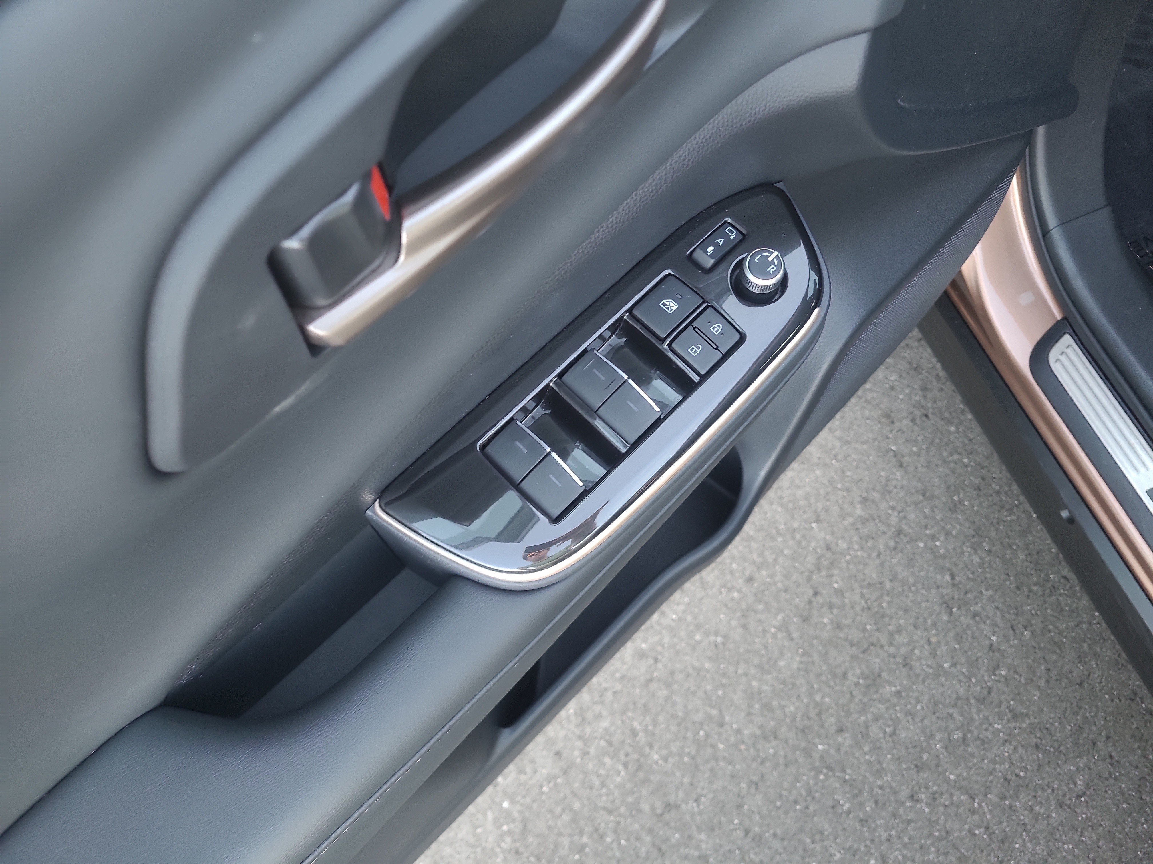 Certified 2025 Toyota Crown Signia AWD/4WD image 13