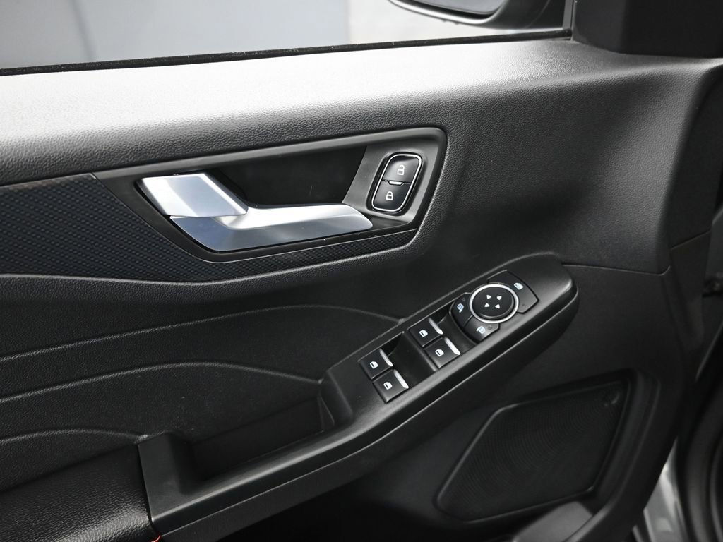 Certified 2025 Ford Escape ST-Line AWD/4WD image 11